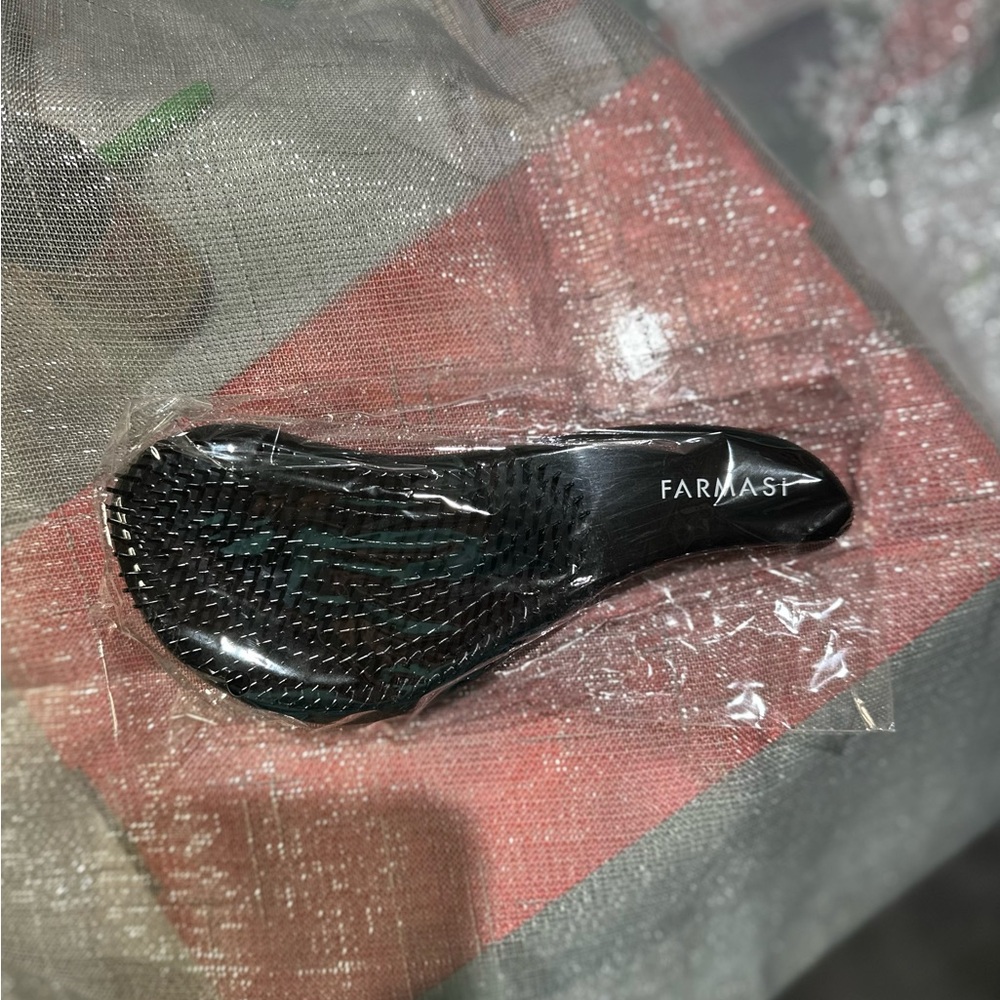 Farmasi Black Detangling Hair Brush